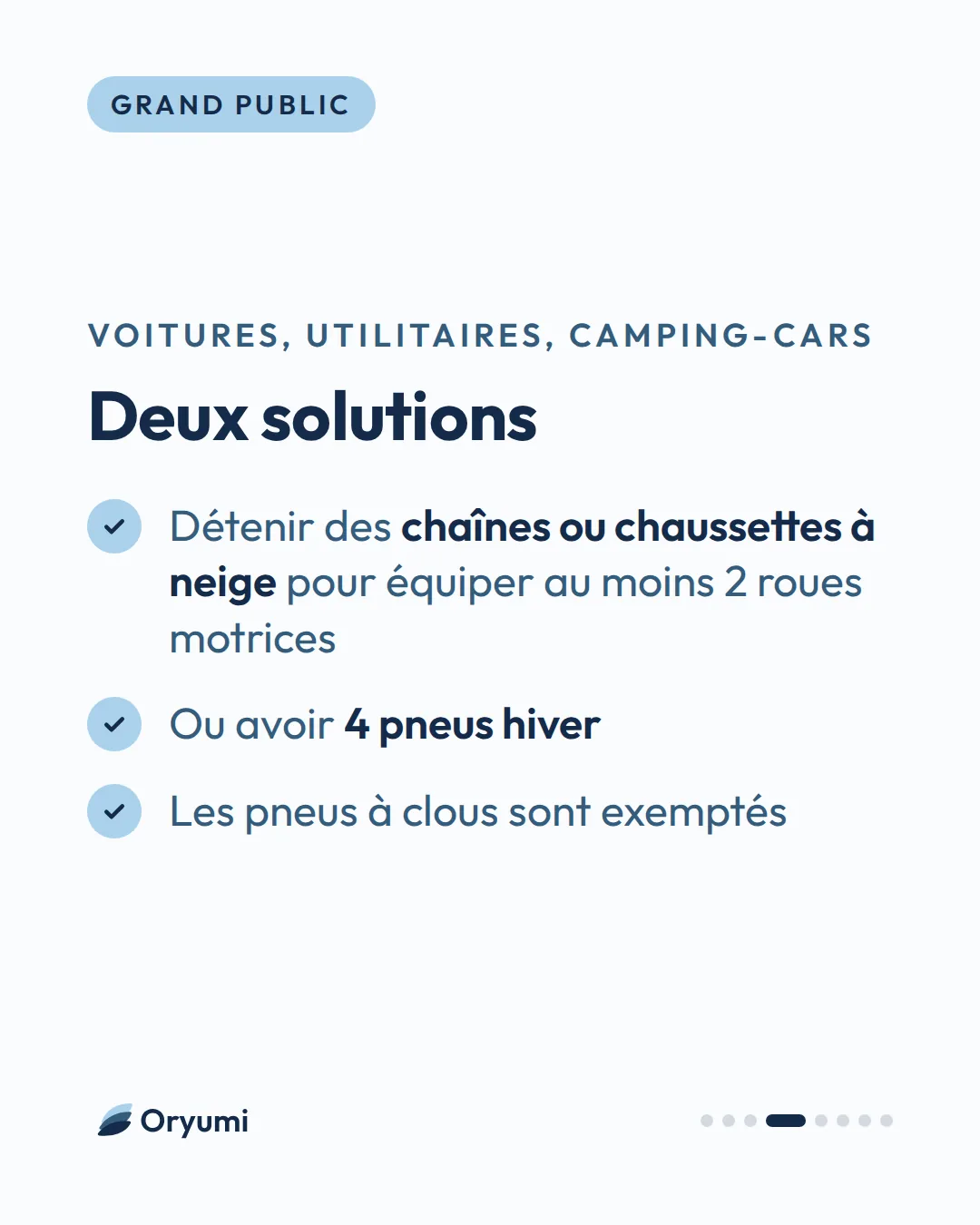 Voitures, utilitaires, camping-cars. Deux solutions. Détenir des chaînes ou chaussettes à neige pour équiper au moins 2 roues motrices. Ou avoir 4 pneus hiver. Les pneus à clous sont exemptés